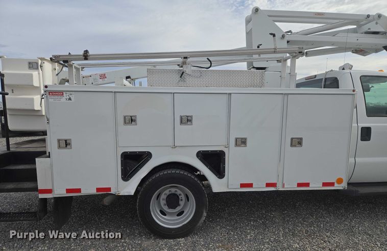 image for item ET1132 2012 Ford F550 Super Duty XL bucket truck