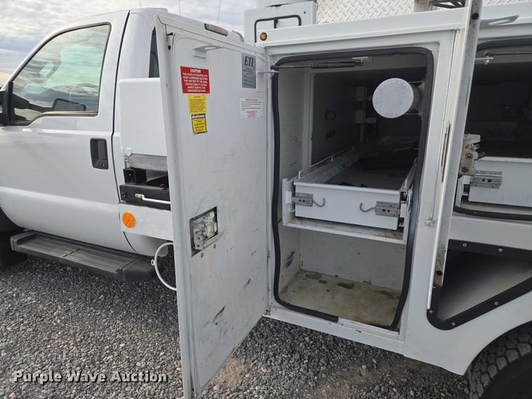 image for item ET1132 2012 Ford F550 Super Duty XL bucket truck