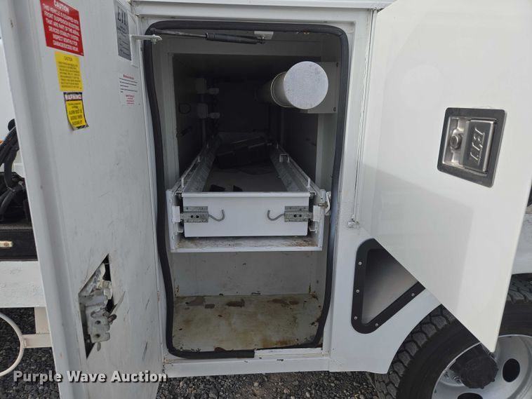 image for item ET1132 2012 Ford F550 Super Duty XL bucket truck