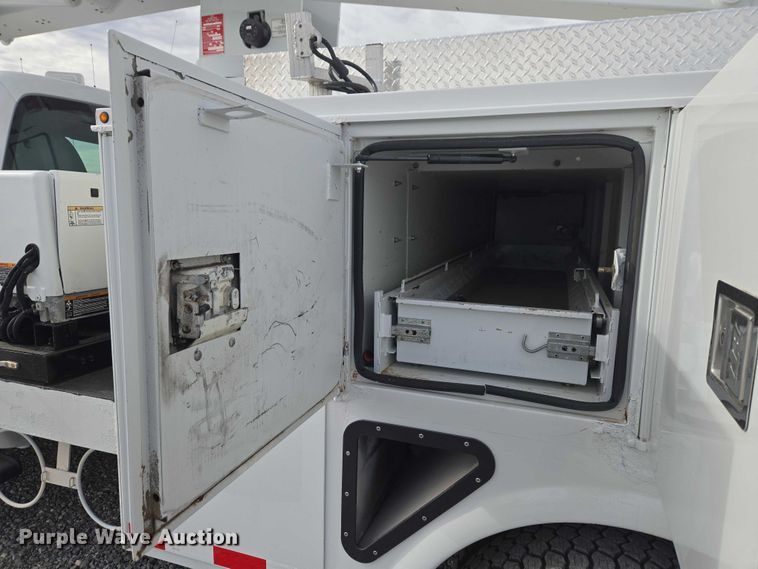 image for item ET1132 2012 Ford F550 Super Duty XL bucket truck