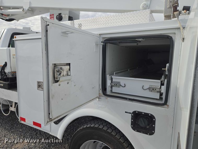 image for item ET1132 2012 Ford F550 Super Duty XL bucket truck