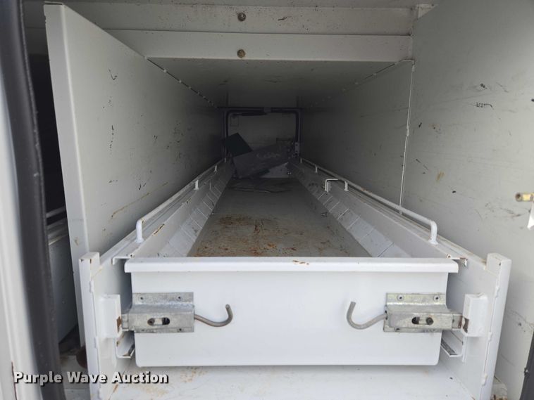 image for item ET1132 2012 Ford F550 Super Duty XL bucket truck