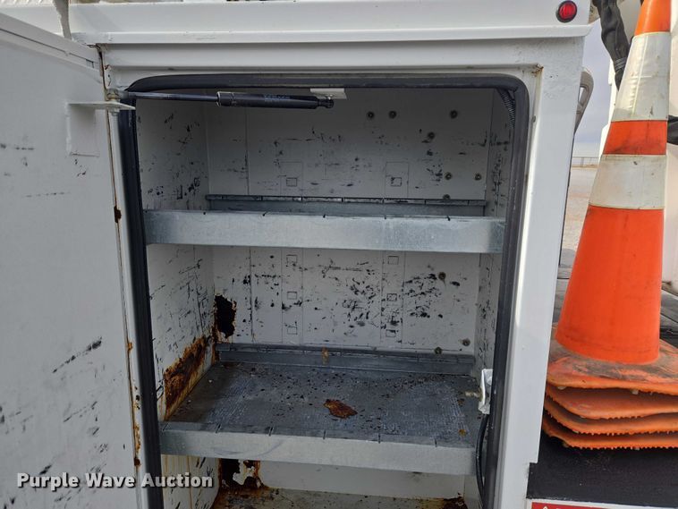 image for item ET1132 2012 Ford F550 Super Duty XL bucket truck