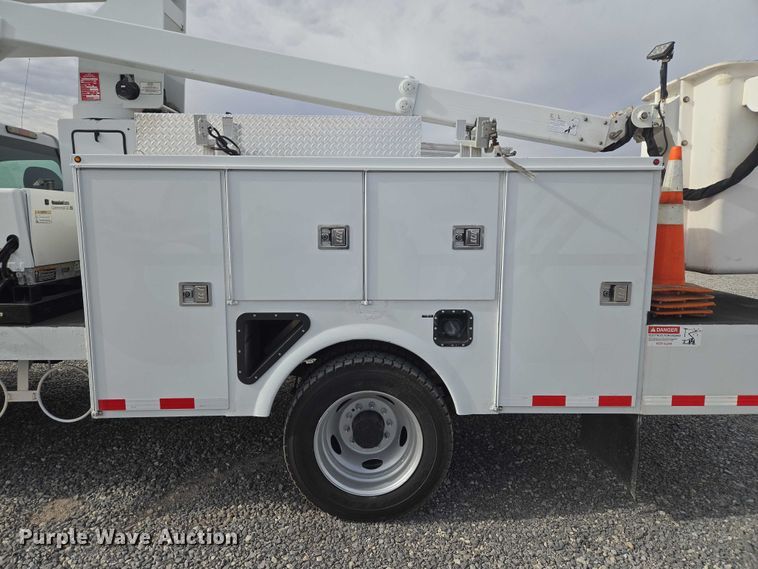 image for item ET1132 2012 Ford F550 Super Duty XL bucket truck