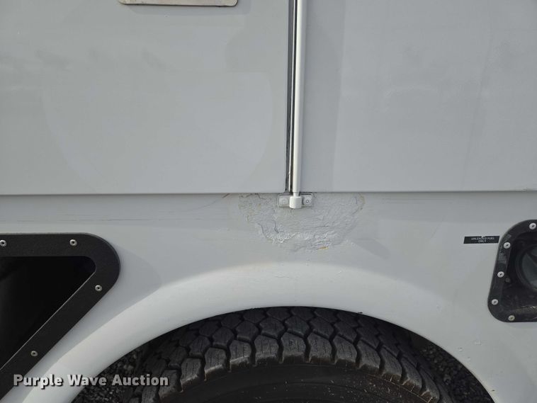 image for item ET1132 2012 Ford F550 Super Duty XL bucket truck