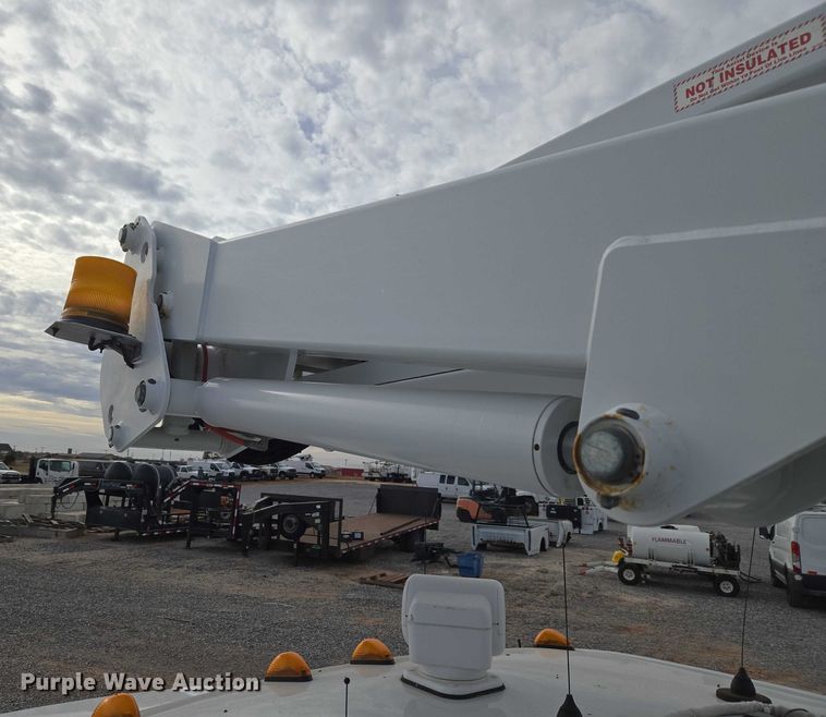 image for item ET1132 2012 Ford F550 Super Duty XL bucket truck