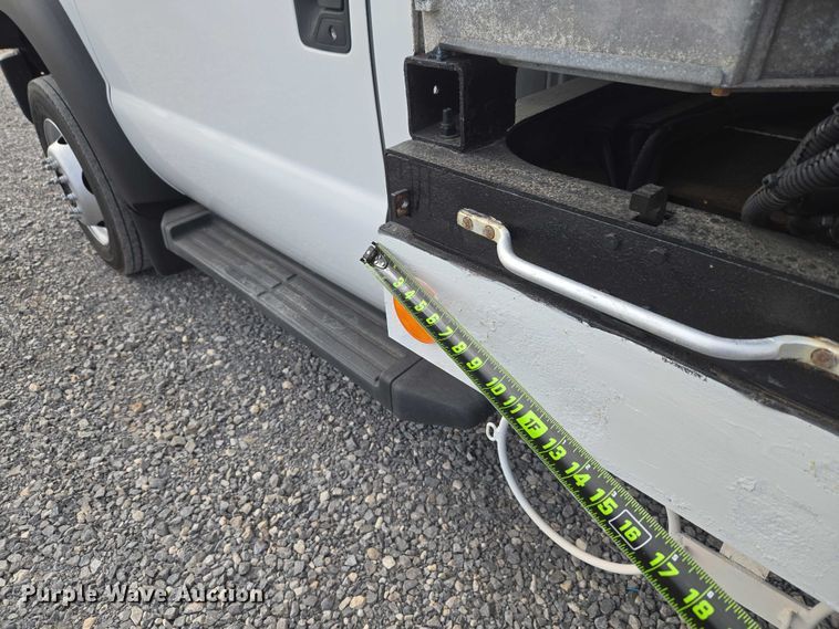 image for item ET1132 2012 Ford F550 Super Duty XL bucket truck