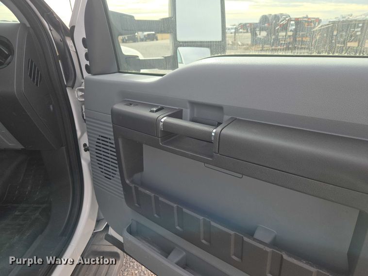 image for item ET1132 2012 Ford F550 Super Duty XL bucket truck