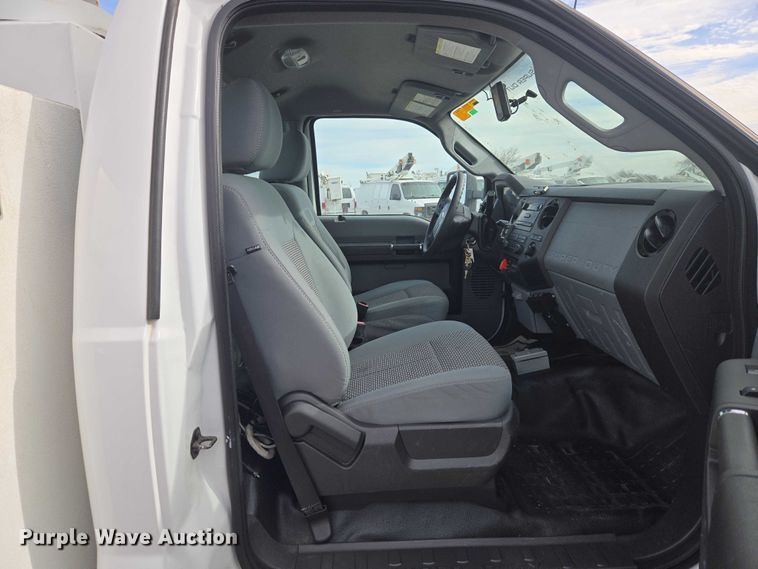 image for item ET1132 2012 Ford F550 Super Duty XL bucket truck