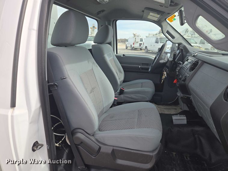 image for item ET1132 2012 Ford F550 Super Duty XL bucket truck