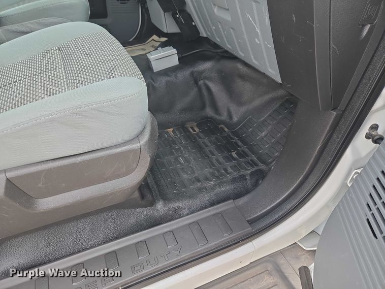 image for item ET1132 2012 Ford F550 Super Duty XL bucket truck