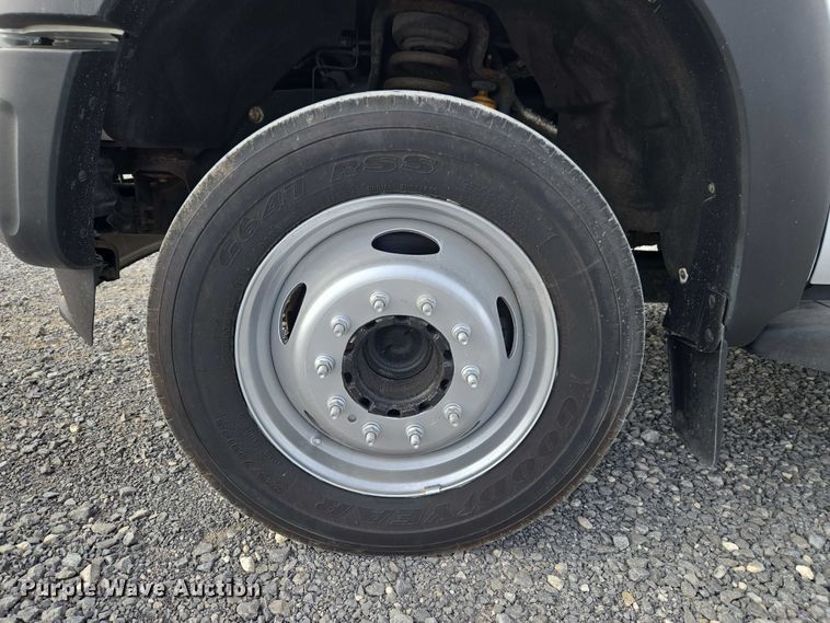 image for item ET1132 2012 Ford F550 Super Duty XL bucket truck