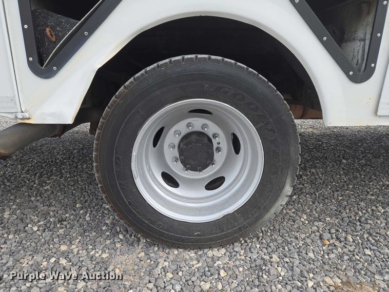 image for item ET1132 2012 Ford F550 Super Duty XL bucket truck