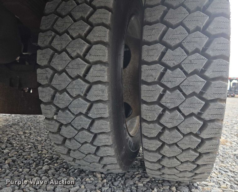 image for item ET1132 2012 Ford F550 Super Duty XL bucket truck