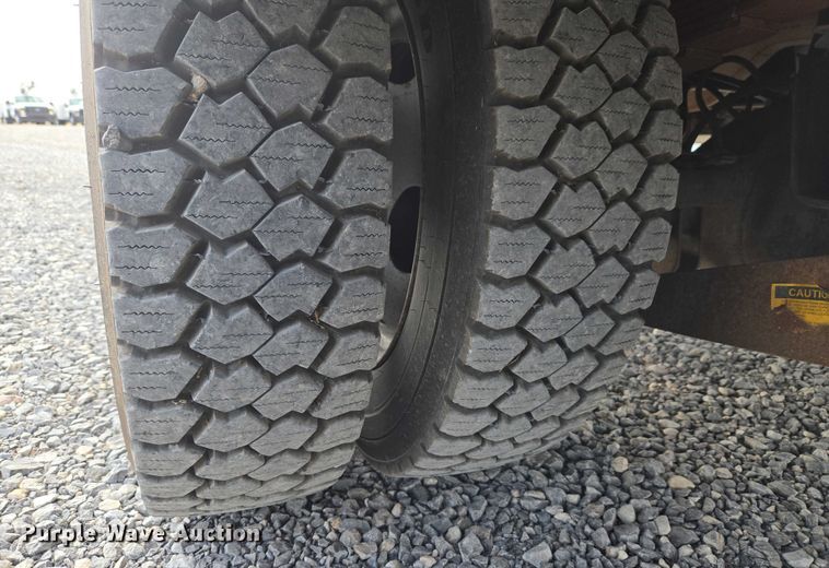 image for item ET1132 2012 Ford F550 Super Duty XL bucket truck