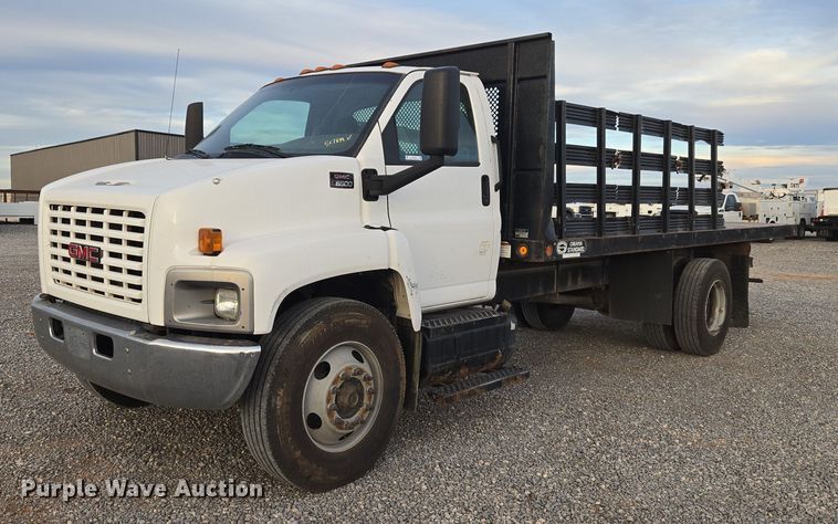 image for item ET1133 2005 GMC C6500 flatbed truck