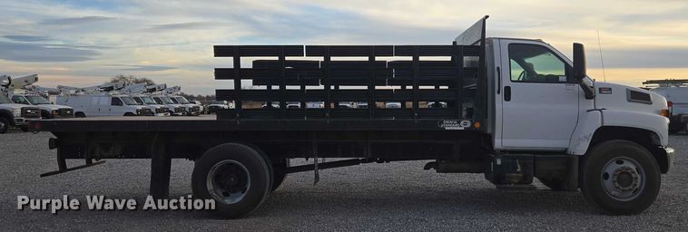 image for item ET1133 2005 GMC C6500 flatbed truck