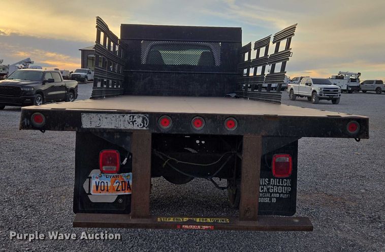 image for item ET1133 2005 GMC C6500 flatbed truck