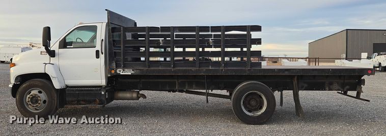 image for item ET1133 2005 GMC C6500 flatbed truck