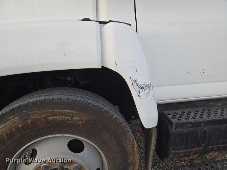 image for item ET1133 2005 GMC C6500 flatbed truck