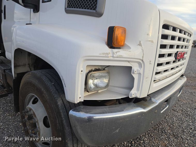 image for item ET1133 2005 GMC C6500 flatbed truck