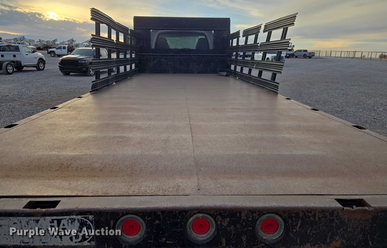 image for item ET1133 2005 GMC C6500 flatbed truck