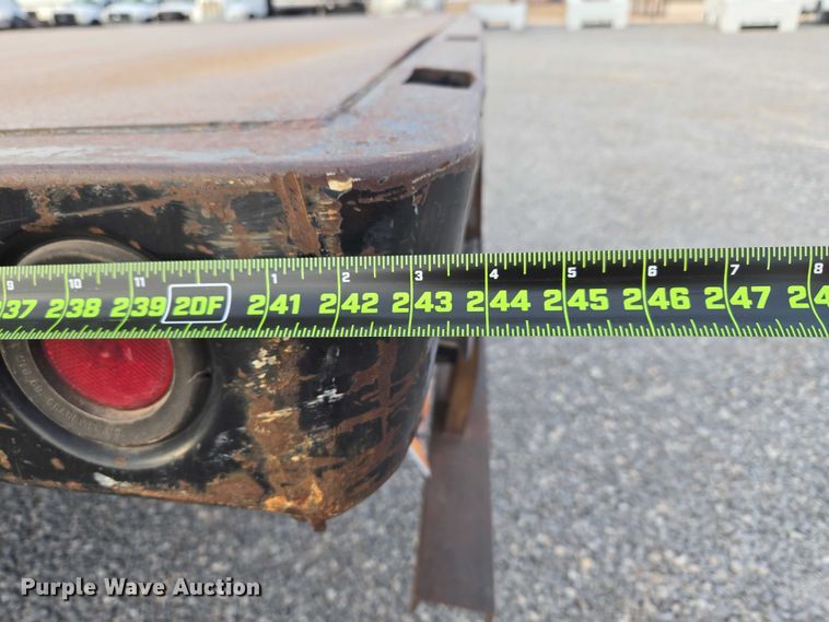 image for item ET1133 2005 GMC C6500 flatbed truck