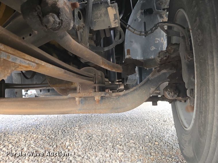 image for item ET1133 2005 GMC C6500 flatbed truck