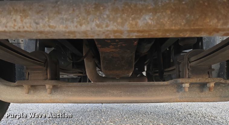 image for item ET1133 2005 GMC C6500 flatbed truck