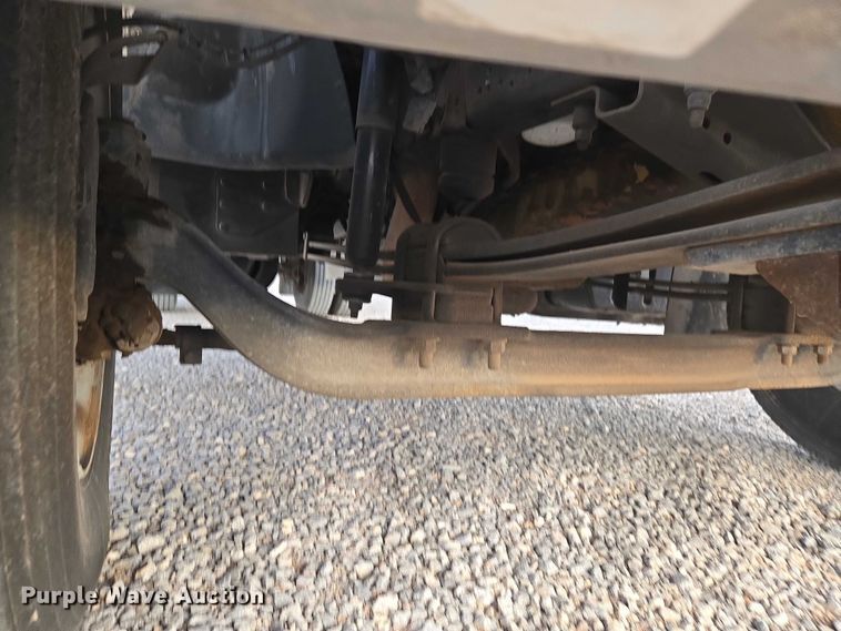 image for item ET1133 2005 GMC C6500 flatbed truck