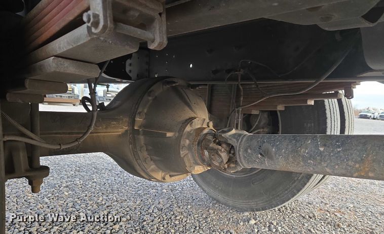 image for item ET1133 2005 GMC C6500 flatbed truck