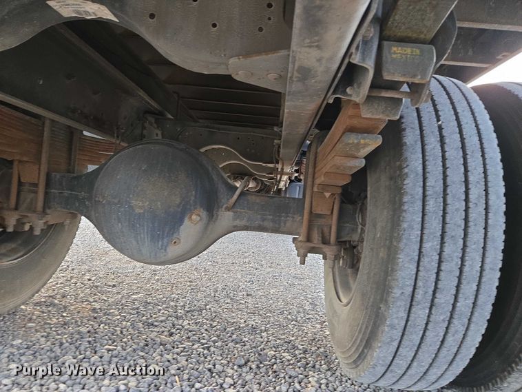 image for item ET1133 2005 GMC C6500 flatbed truck