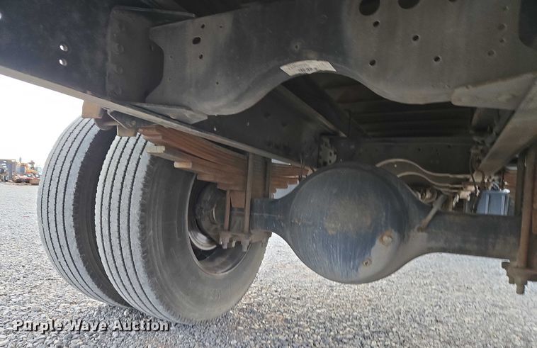 image for item ET1133 2005 GMC C6500 flatbed truck