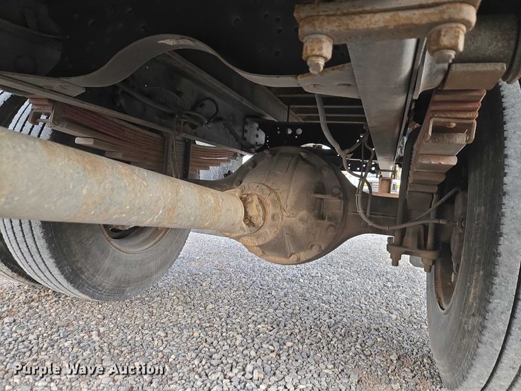 image for item ET1133 2005 GMC C6500 flatbed truck