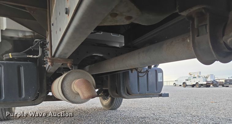 image for item ET1133 2005 GMC C6500 flatbed truck