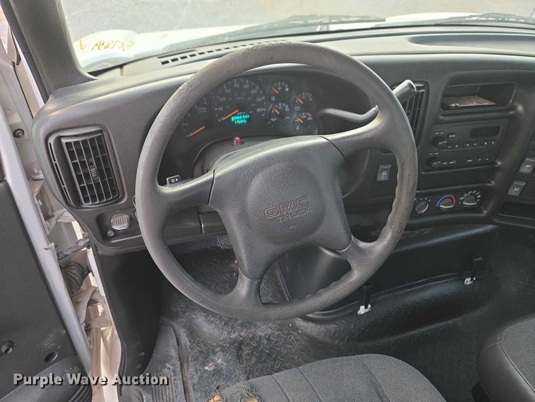 image for item ET1133 2005 GMC C6500 flatbed truck