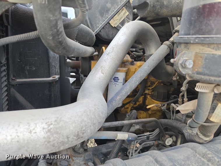 image for item ET1133 2005 GMC C6500 flatbed truck