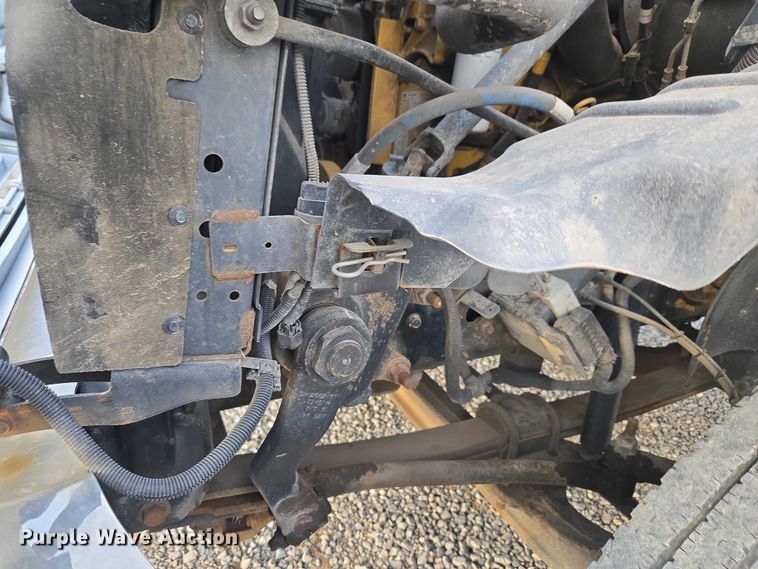 image for item ET1133 2005 GMC C6500 flatbed truck