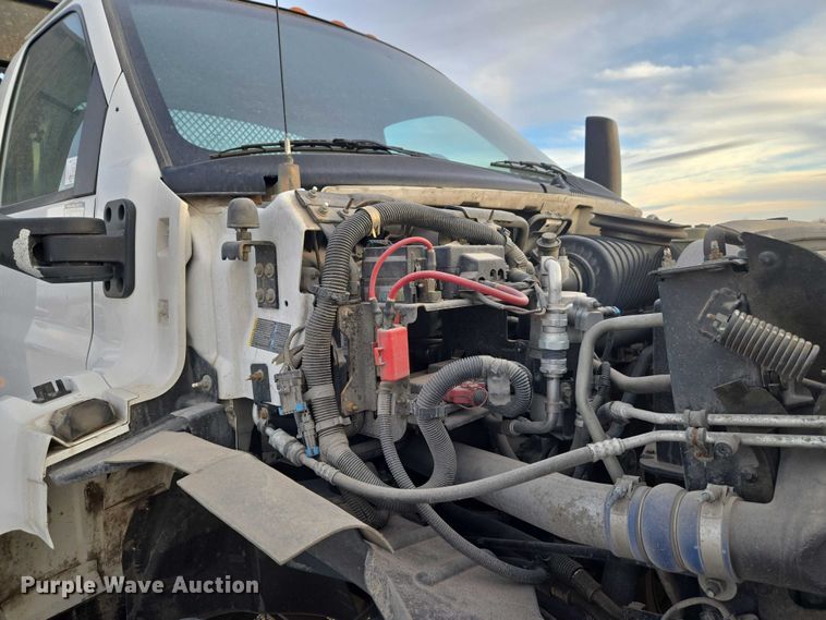 image for item ET1133 2005 GMC C6500 flatbed truck