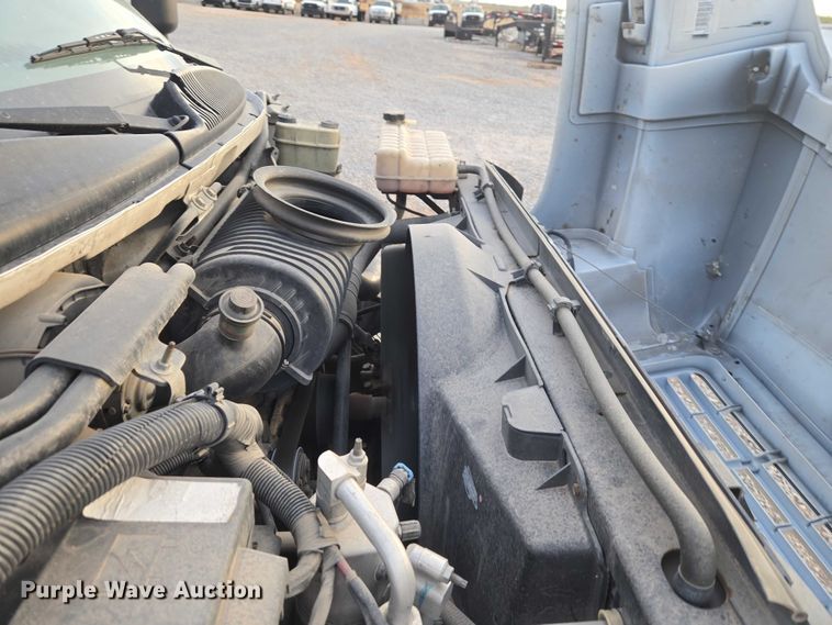 image for item ET1133 2005 GMC C6500 flatbed truck