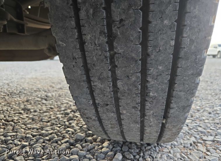 image for item ET1133 2005 GMC C6500 flatbed truck