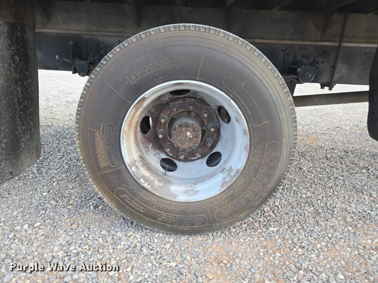 image for item ET1133 2005 GMC C6500 flatbed truck