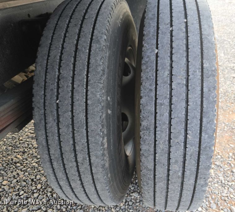 image for item ET1133 2005 GMC C6500 flatbed truck