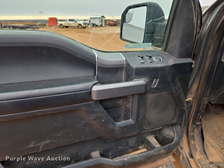 image for item ET1174 2016 Ford F150 XLT Crew Cab pickup truck