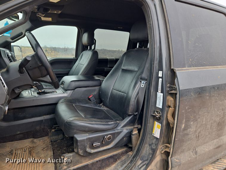 image for item ET1174 2016 Ford F150 XLT Crew Cab pickup truck