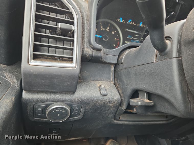 image for item ET1174 2016 Ford F150 XLT Crew Cab pickup truck