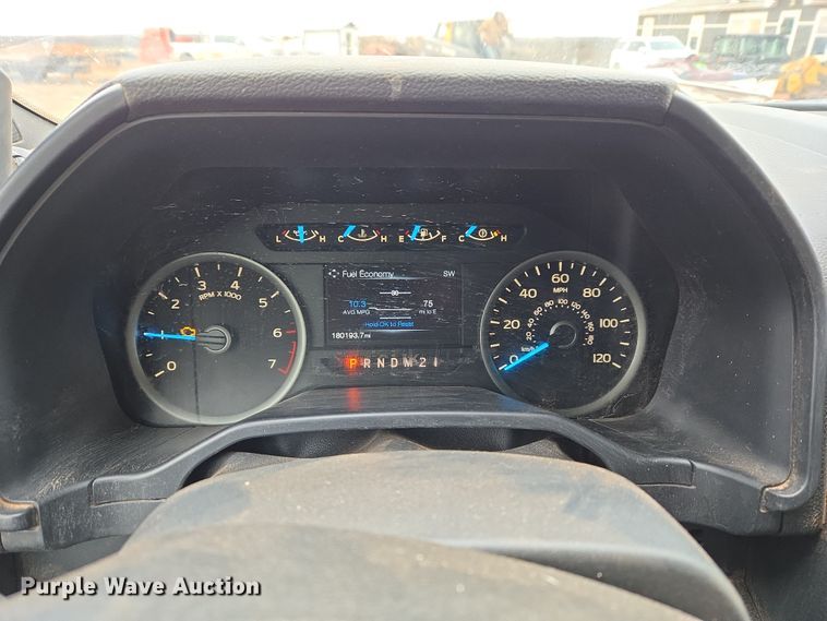 image for item ET1174 2016 Ford F150 XLT Crew Cab pickup truck