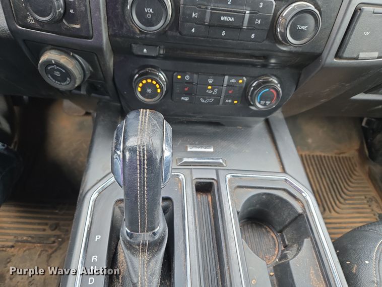 image for item ET1174 2016 Ford F150 XLT Crew Cab pickup truck