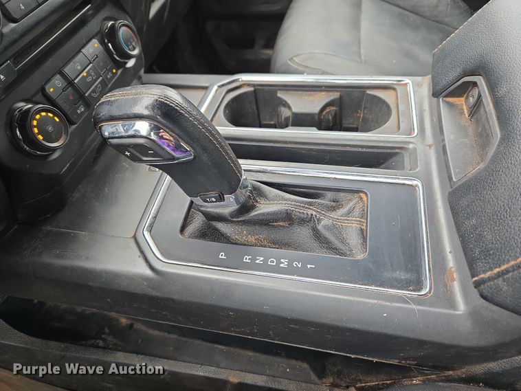 image for item ET1174 2016 Ford F150 XLT Crew Cab pickup truck