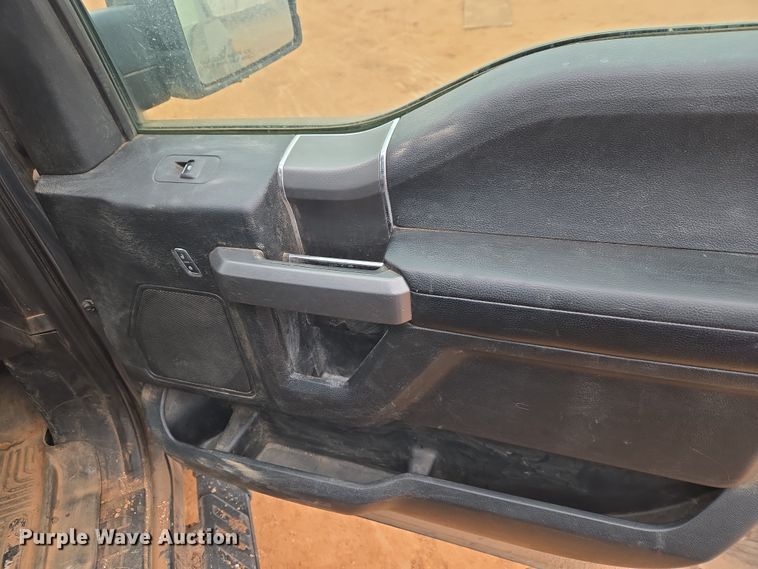 image for item ET1174 2016 Ford F150 XLT Crew Cab pickup truck